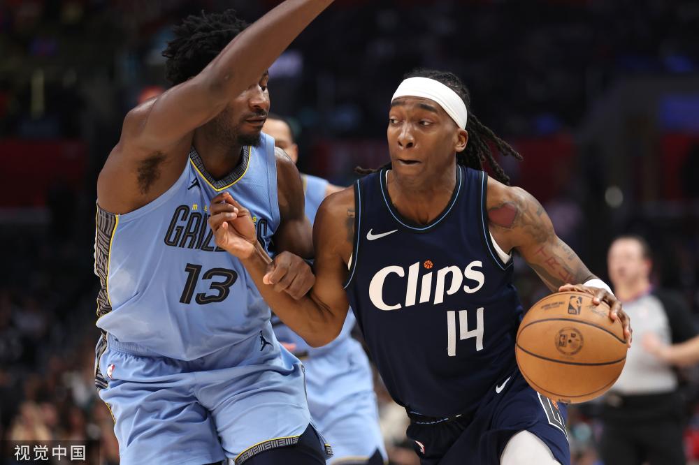 中场球员在 中场球员在